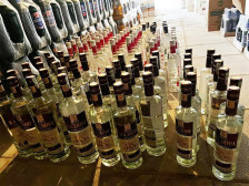 Topdansatış mağazasında alkoqollu içkilərdə uyğunsuzluq aşkarlanıb