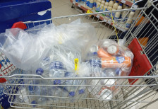 Salyanda “Aystore” marketdə istehlaka yararsız məhsullar aşkarlanıb