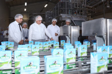 AQTA sədri süd və süd məhsullarının emalı zavodunda olub