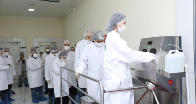 Media nümayəndələri Siyəzəndə “HALAL” uyğunluq sertifikatı almış müəssisənin fəaliyyəti ilə tanış olublar