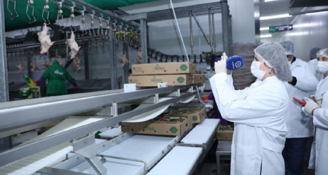 Media nümayəndələri Siyəzəndə “HALAL” uyğunluq sertifikatı almış müəssisənin fəaliyyəti ilə tanış olublar