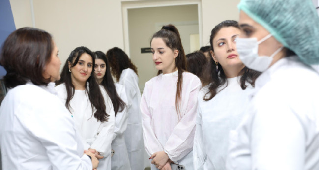 AQTİ-nin laboratoriyalarına növbəti mediatur təşkil olunub