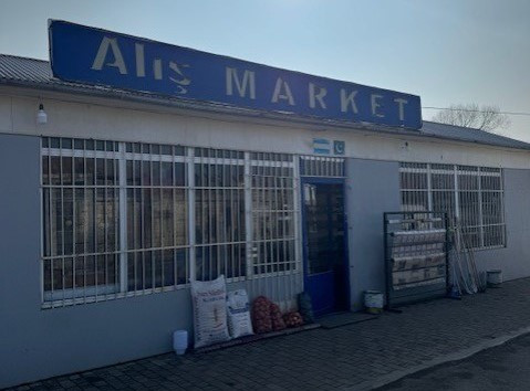 Marketdə istehlaka yararsız qida məhsulları aşkarlanıb