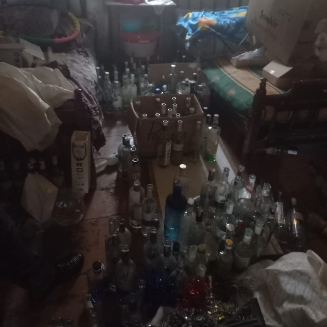 Gəncədə yaşayış evində saxta alkoqollu içkilərin istehsal edildiyi aşkarlanıb