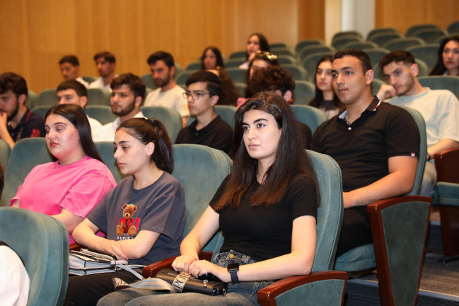 ADİU tələbələri ilə maarifləndirici görüş keçirilib