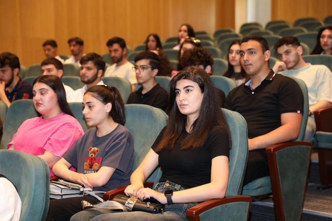 ADİU tələbələri ilə maarifləndirici görüş keçirilib
