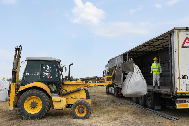 Samuxda istifadəyə yararsız və qadağan olunmuş pestisidlər zərərsizləşdirilib