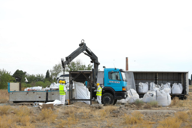 Samuxda istifadəyə yararsız və qadağan olunmuş pestisidlər zərərsizləşdirilib