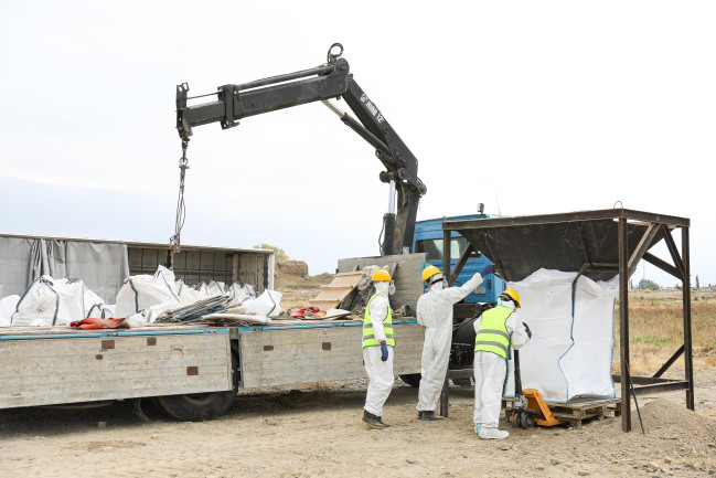 Samuxda istifadəyə yararsız və qadağan olunmuş pestisidlər zərərsizləşdirilib