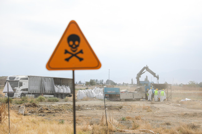 Samuxda istifadəyə yararsız və qadağan olunmuş pestisidlər zərərsizləşdirilib