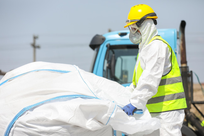 İmişlidə yararsız və qadağan olunmuş pestisidlər xüsusi poliqona daşınıb