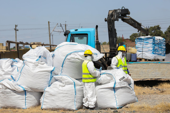 İmişlidə yararsız və qadağan olunmuş pestisidlər xüsusi poliqona daşınıb