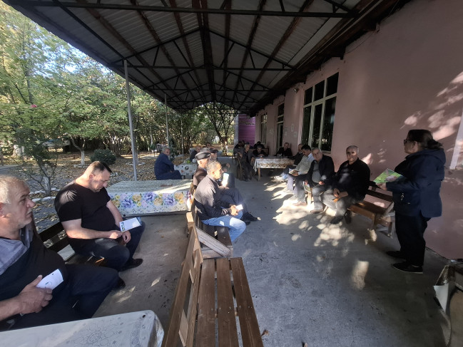 Qəhvəyi mərmər bağacığına qarşı mübarizə tədbirləri ilə bağlı maarifləndirici görüşlər davam edir