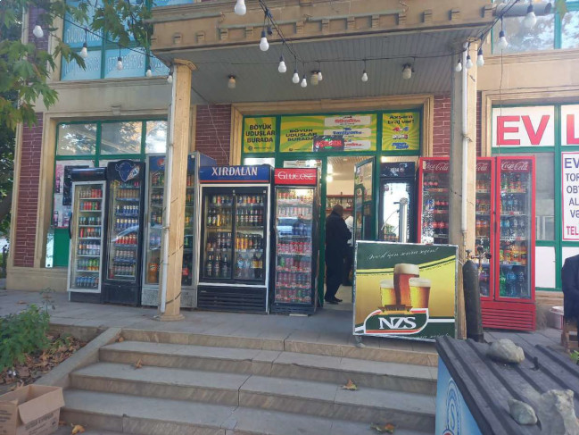 Gəncədə marketdə saxta alkoqollu içkilərin satışının qarşısı alınıb