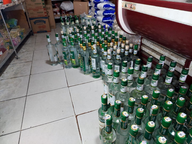 Şəmkirdə pərakəndə satış mağazasında saxta araqlar aşkarlanıb