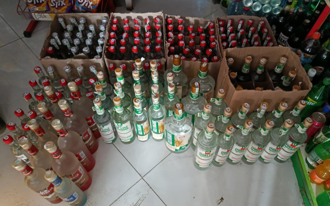 Astarada “Dolu” marketdə istehlaka yararsız məhsullar aşkarlanıb