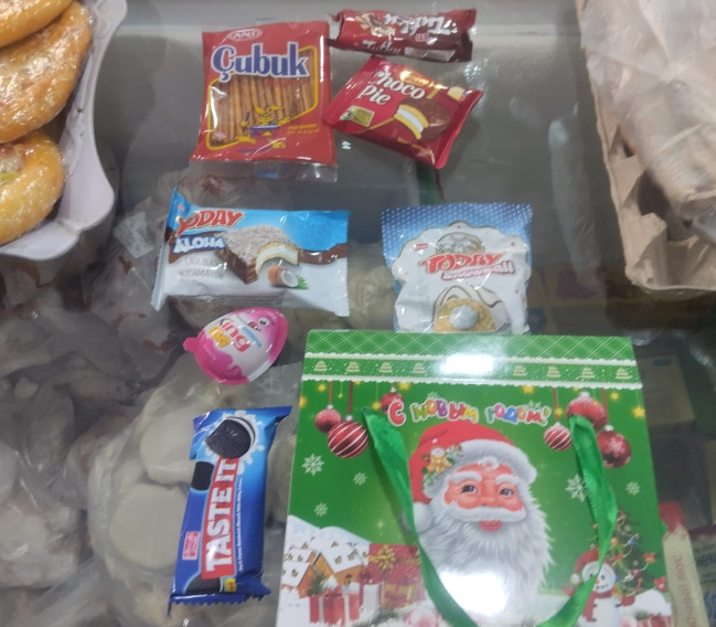 Yeni il hədiyyə qutuları və məhsulları ilə bağlı ticarət obyektlərində nəzarət tədbirləri keçirilir