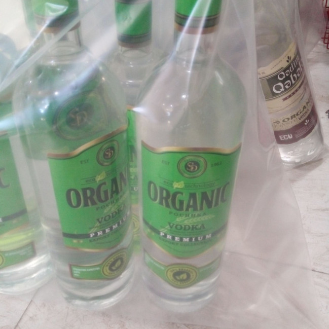 Gəncədə iki ticarət obyektində saxta alkoqollu içkilər aşkarlanıb