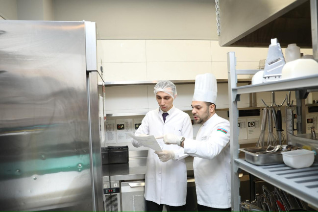 “Intercontinental Hotel Baku” nəzdində fəaliyyət göstərən “Xəmsə” restoranına “5 ulduz” sertifikatı təqdim olundu