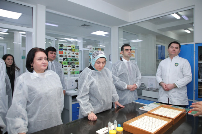 Özbəkistanda səfərdə olan AQTA nümayəndə heyəti fitosanitar laboratoriya ilə tanış olub