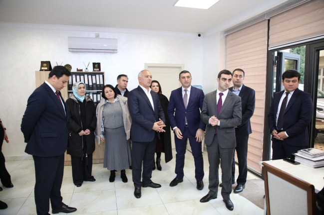 Özbəkistanda səfərdə olan AQTA nümayəndə heyəti fitosanitar laboratoriya ilə tanış olub