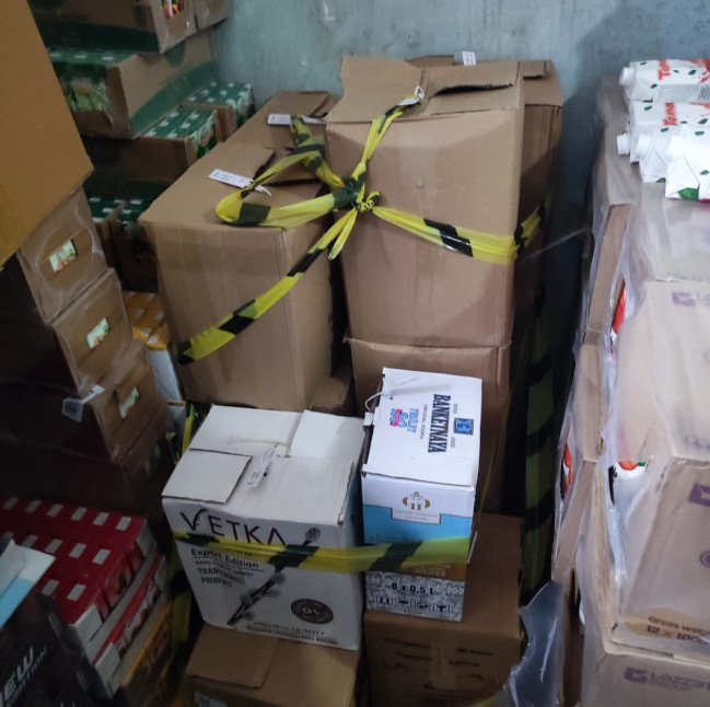 Mingəçevirdə mağazalarda aşkarlanan saxta alkoqollu içkilərin satışı qadağan edilib