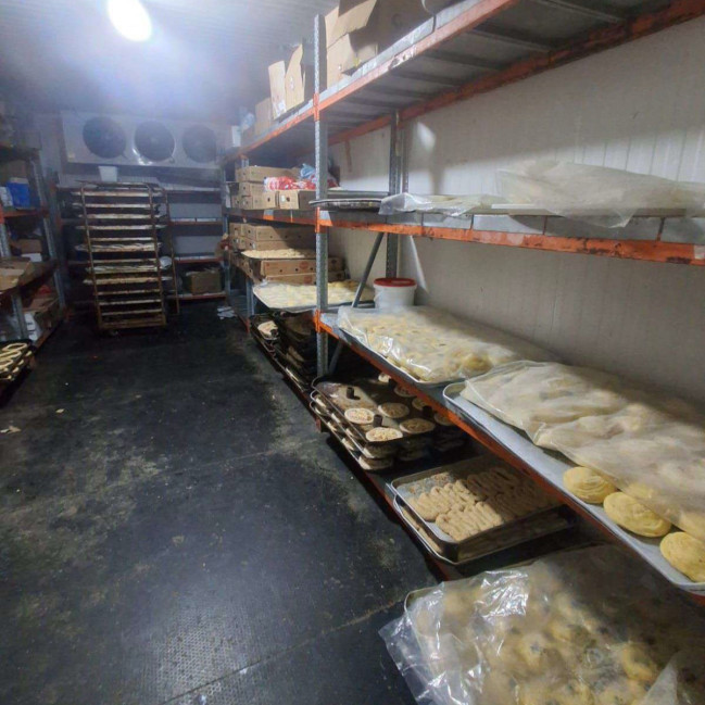 “Volt”, “Megastore” və “The Place”da istehlaka yararsız qida məhsulları aşkarlanıb