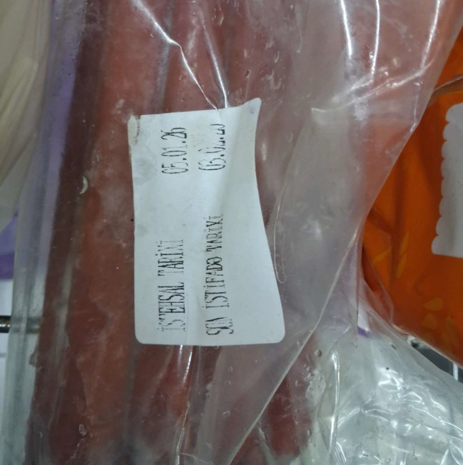 “Volt”, “Megastore” və “The Place”da istehlaka yararsız qida məhsulları aşkarlanıb