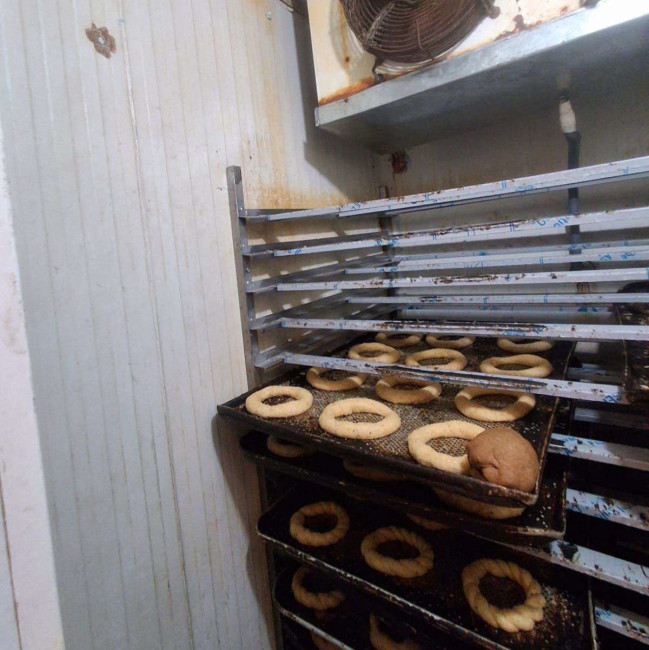 “Volt”, “Megastore” və “The Place”da istehlaka yararsız qida məhsulları aşkarlanıb