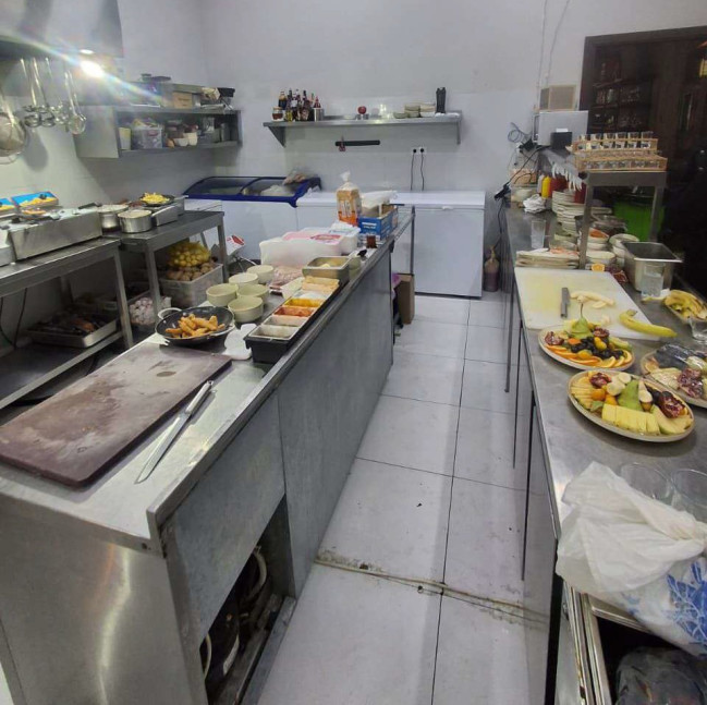 “Volt”, “Megastore” və “The Place”da istehlaka yararsız qida məhsulları aşkarlanıb