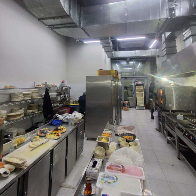 “Volt”, “Megastore” və “The Place”da istehlaka yararsız qida məhsulları aşkarlanıb