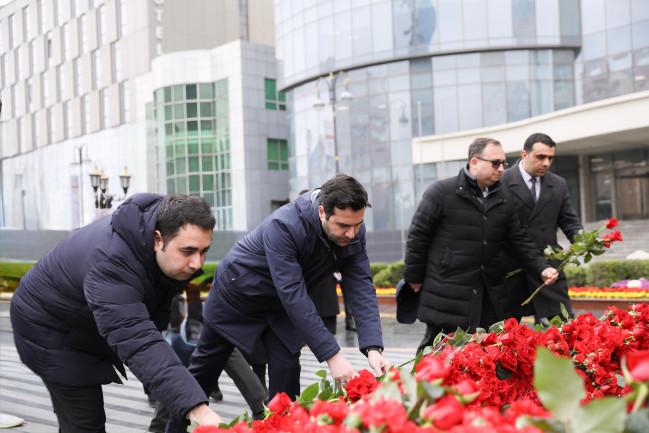 AQTA-nın kollektivi Xocalı soyqırımı abidəsini ziyarət edib