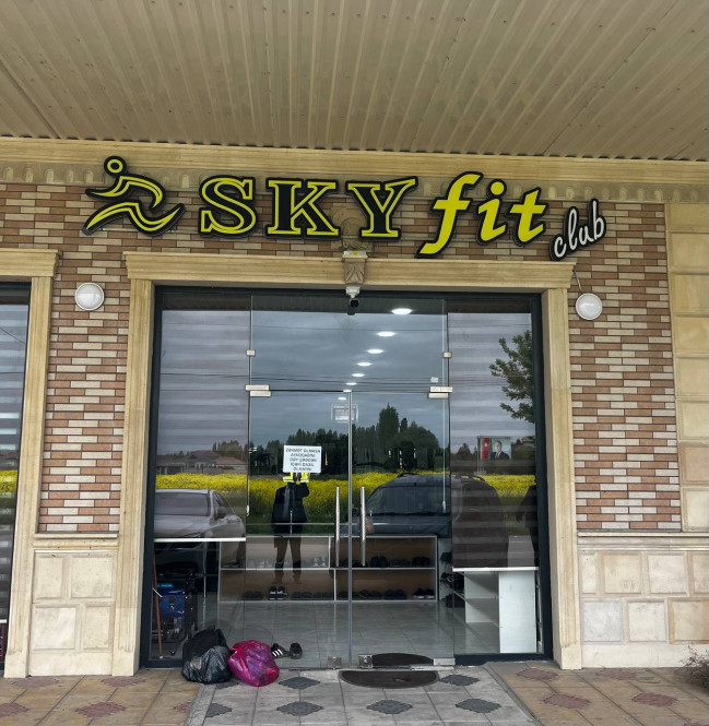 “SkyFit” idman zalında mənşəyi bilinməyən idman qidaları aşkarlanıb