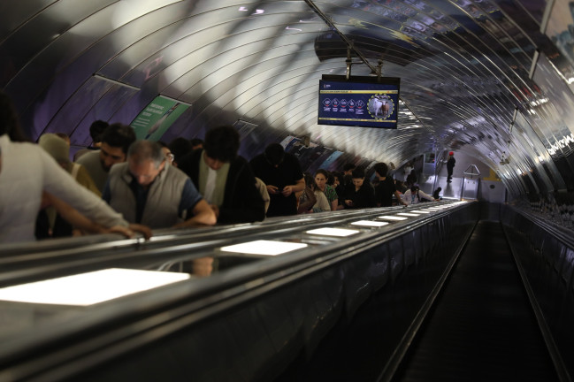 Bakı metrosunda AQTA-nın “Erkən kəsimə son” layihəsi ilə bağlı sosial çarx yayımlanır
