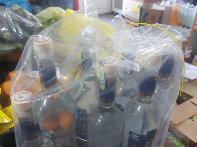Gəncədə marketdə istehlaka yararsız məhsullar aşkarlanıb