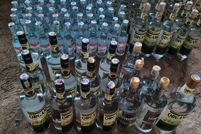 Masallıda topdansatış anbarında mənşəyi məlum olmayan saxta alkoqollu içkilər aşkarlanıb