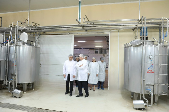 Qoşqar Təhməzli süd emalı müəssisəsinin fəaliyyəti ilə tanış olub