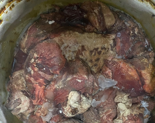 “Qızıl Saray” şadlıq evində istehlaka yararsız ətlər aşkarlanıb