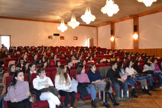 “Könüllü Qida Nəzarətçisi” proqramı ilə bağlı tələbələrlə növbəti görüş keçirilib