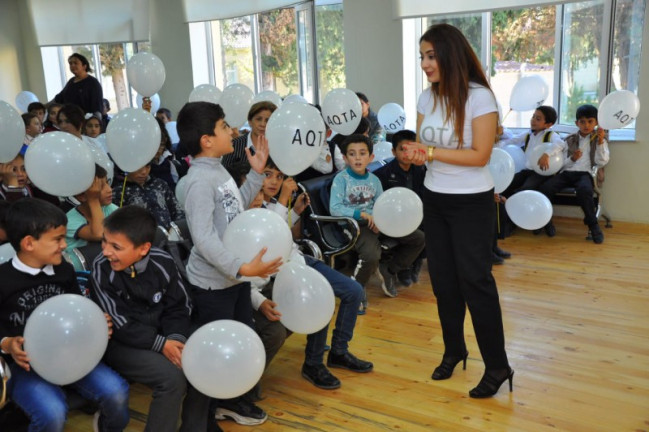 AQTA əməkdaşları Tovuz rayonunda yerləşən İnteqrasiya Təlimli İnternat Tipli Gimnaziyada təhsil alan şagirdlərlə görüşüblər