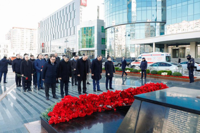 AQTA-nın rəhbərliyi və əməkdaşları Xocalı soyqırımı qurbanlarının xatirəsinə ucaldılmış abidəni ziyarət ediblər