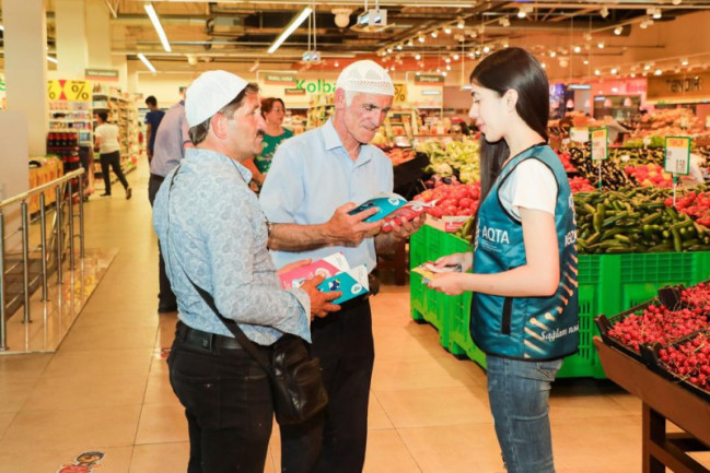 AQTA Könüllü Qida Nəzarətçiləri tərəfindən Bakı şəhəri və regionlarda yerləşən market şəbəkələrində maarifləndirici çap materialları paylanılıb