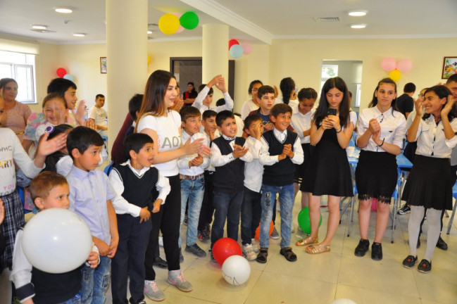 AQTA əməkdaşları Tovuzda İnternat Tipli məktəbin şagirdləri üçün bayram şənliyi təşkil ediblər