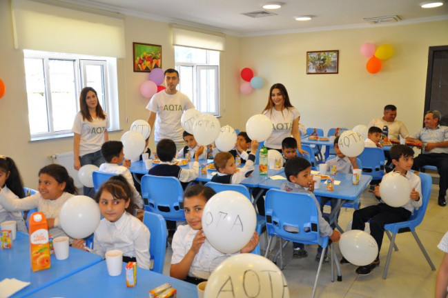 AQTA əməkdaşları Tovuzda İnternat Tipli məktəbin şagirdləri üçün bayram şənliyi təşkil ediblər