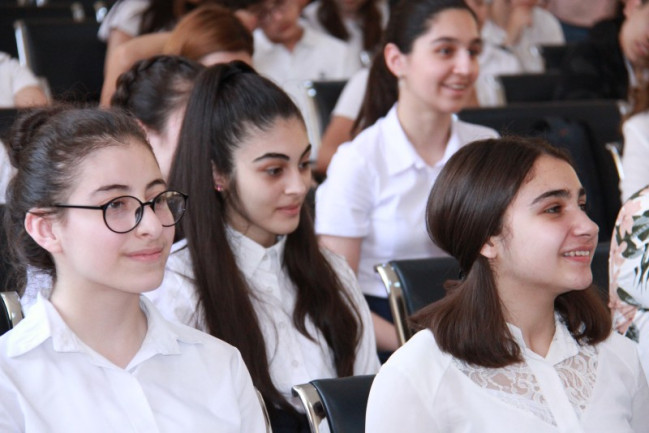 “Sağlam məktəbli” layihəsi çərçivəsində növbəti maarifləndirmə tədbirləri Bakı, Sabirabad və Saatlıda keçirilib