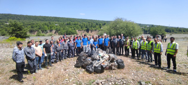 AQTA əməkdaşları çay və su hövzələrinin sahilində keçirilən təmizlik aksiyalarında iştirak ediblər