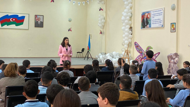 AQTİ mütəxəssisləri məktəbliləri sağlam qidalanma ilə bağlı məlumatlandırıb