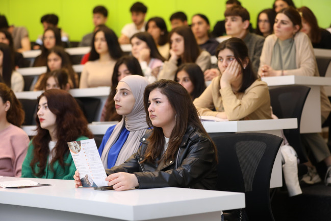 “Şəkəri azalt, ömrünü uzat!” kampaniyası çərçivəsində növbəti ali təhsil müəssisəsində görüş keçirilib