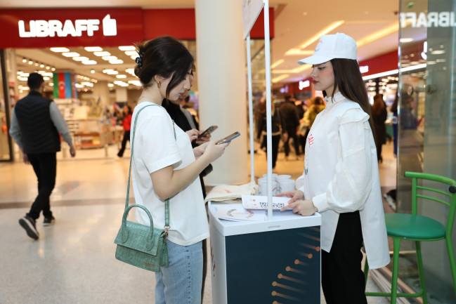 “Şəkəri azalt, ömrünü uzat!” kampaniyası çərçivəsində iri ticarət mərkəzlərində və supermarketlərdə stendlər qurulub