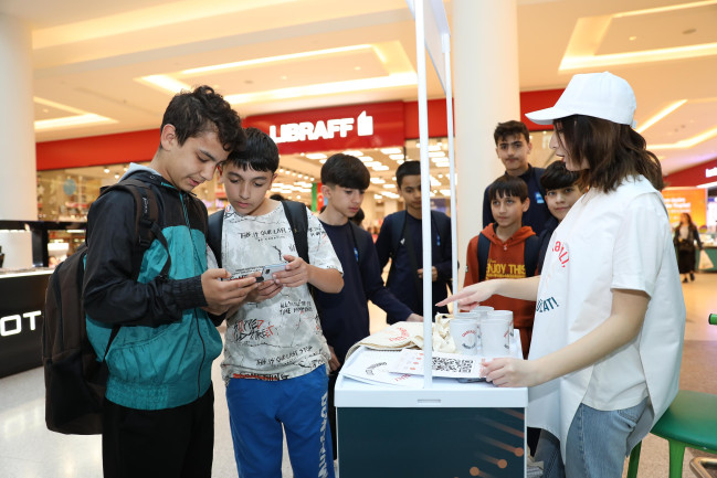 “Şəkəri azalt, ömrünü uzat!” kampaniyası çərçivəsində iri ticarət mərkəzlərində və supermarketlərdə stendlər qurulub